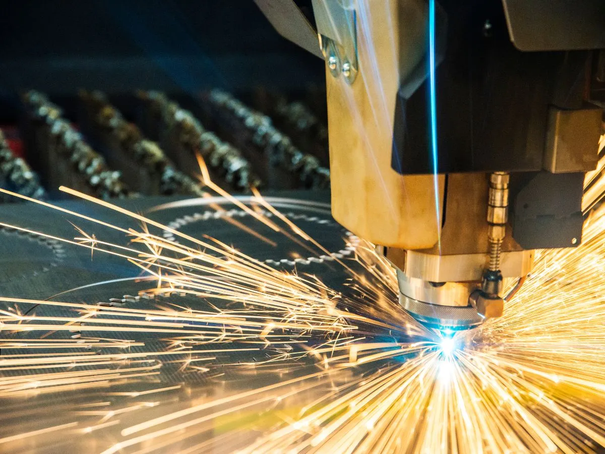 Aço aplicado em diferentes segmentos industriais