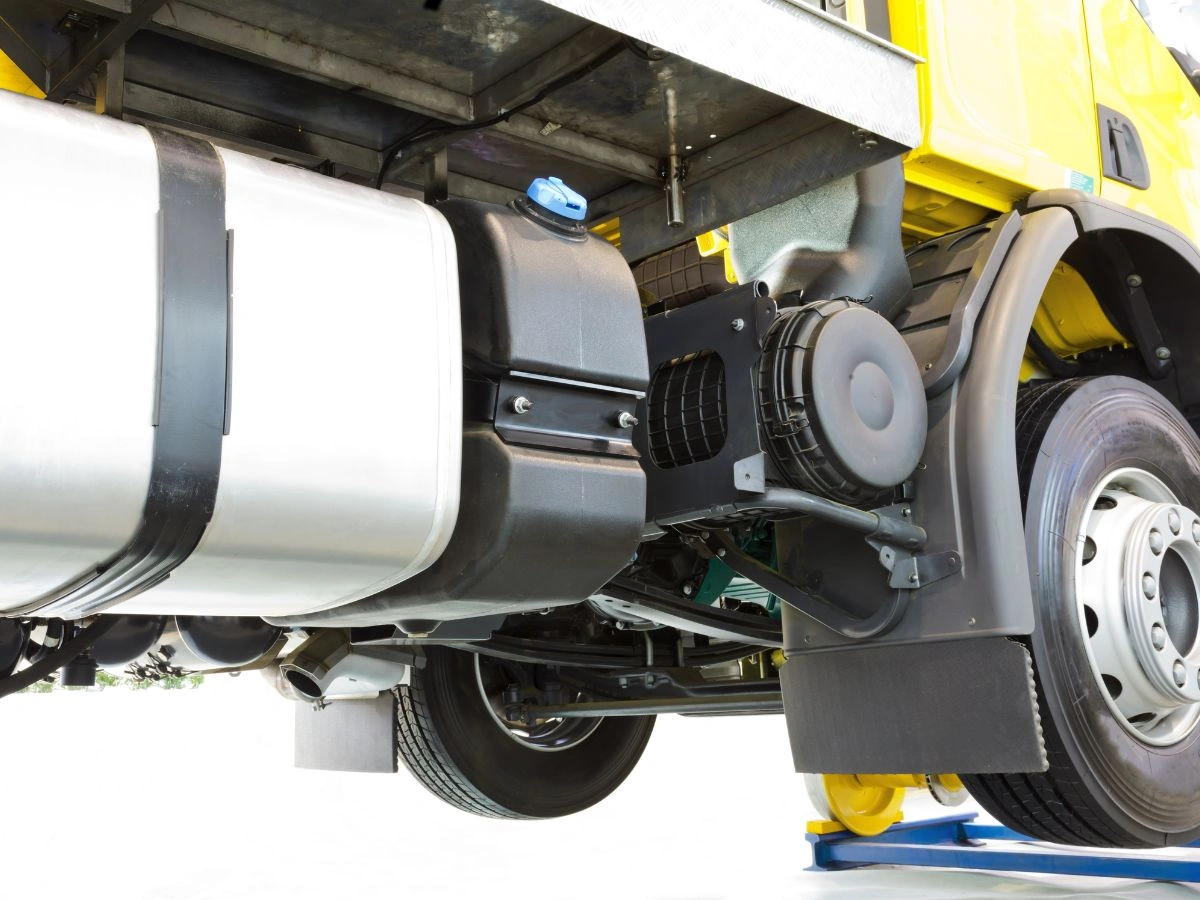 Longarinas e chassis de implementos rodoviários fabricados em aço