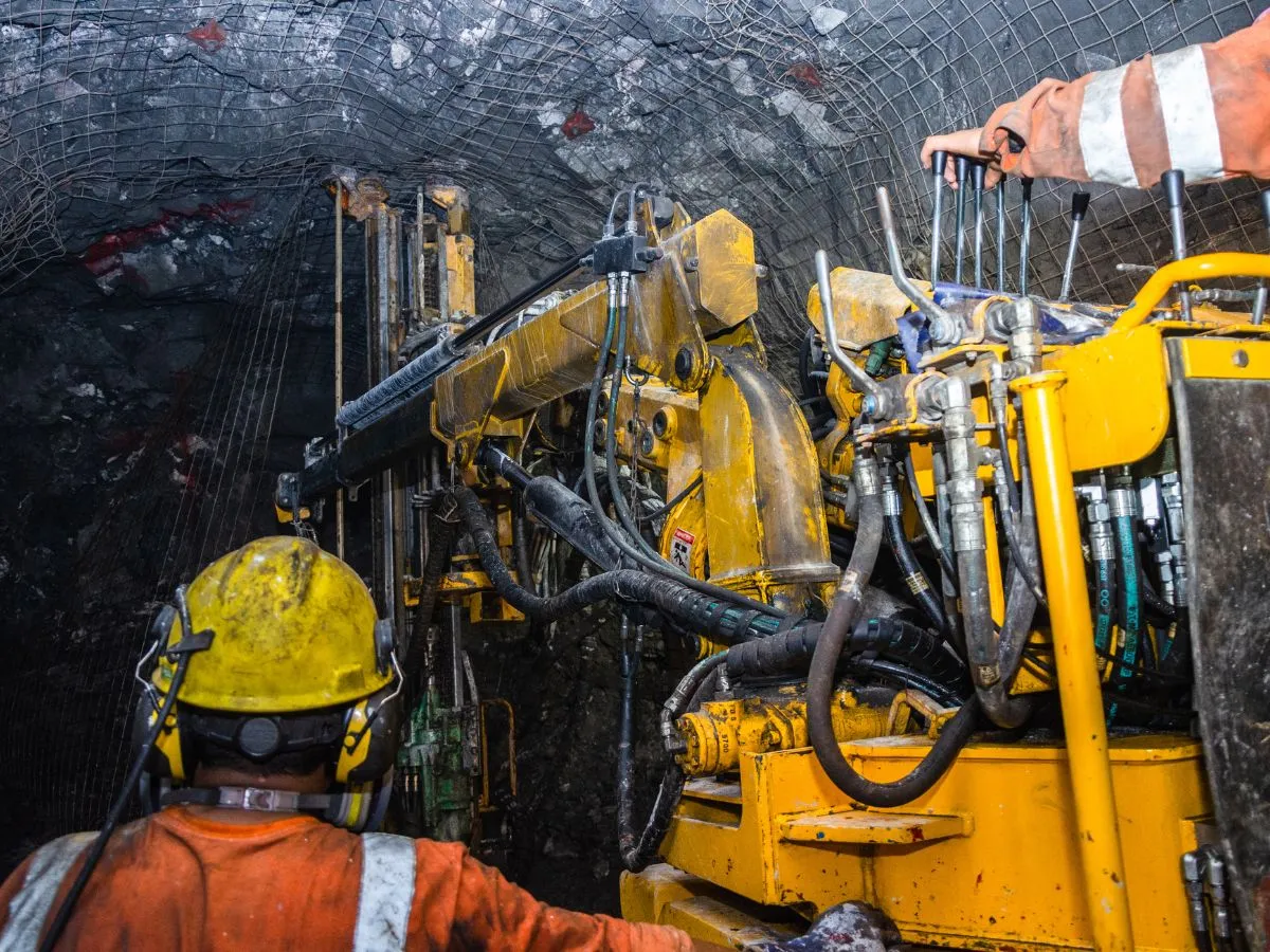 Manutenção de equipamentos de mineração com componentes de aço