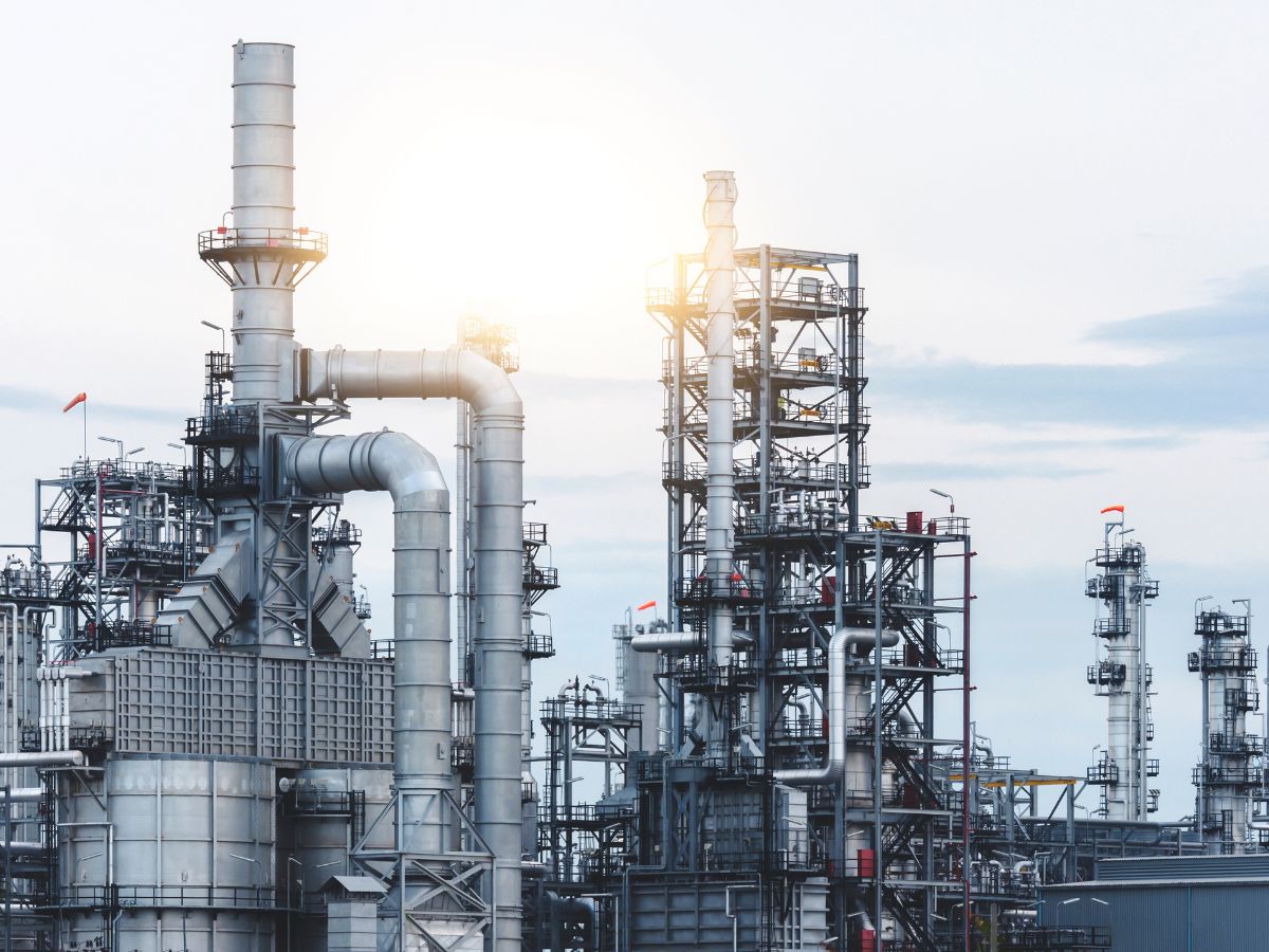 Estruturas industriais em aço utilizadas no setor de óleo e gás