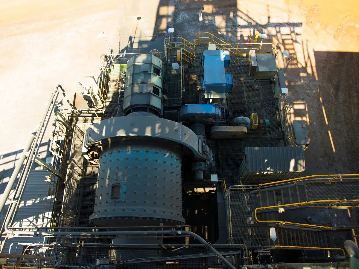 Equipamentos e estruturas de aço utilizados em operações de mineração
